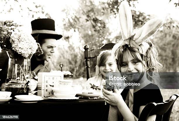 Foto de Alices Tea Party e mais fotos de stock de Alice no País das Maravilhas - Alice no País das Maravilhas, Hora do Chá, Mad Hatter