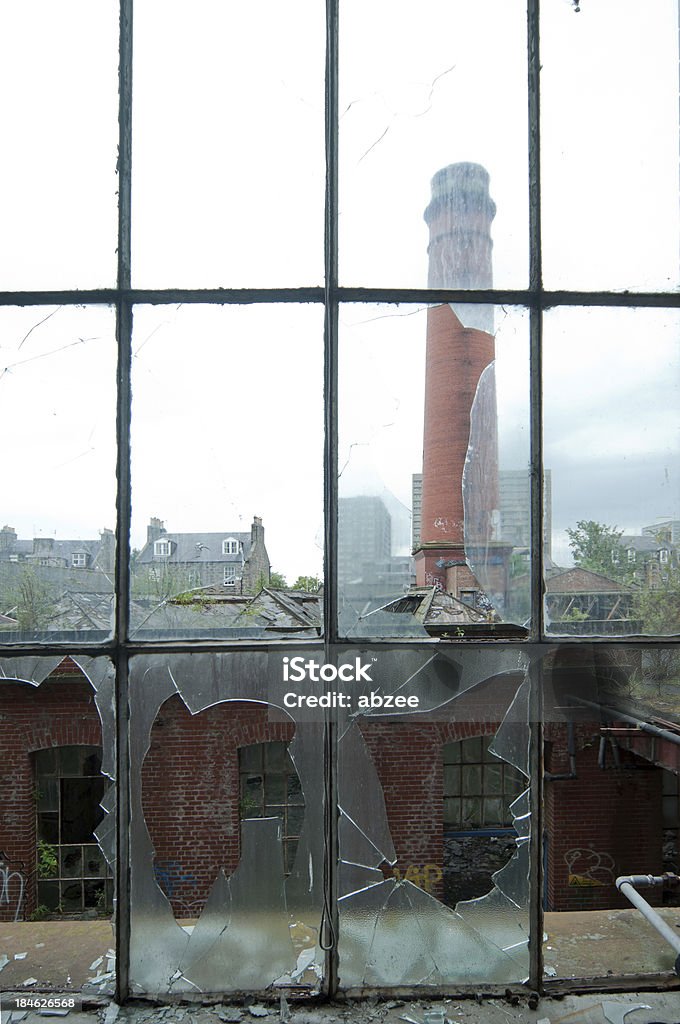 Blick aus Fenster in alten Fabrik broken - Lizenzfrei Alt Stock-Foto