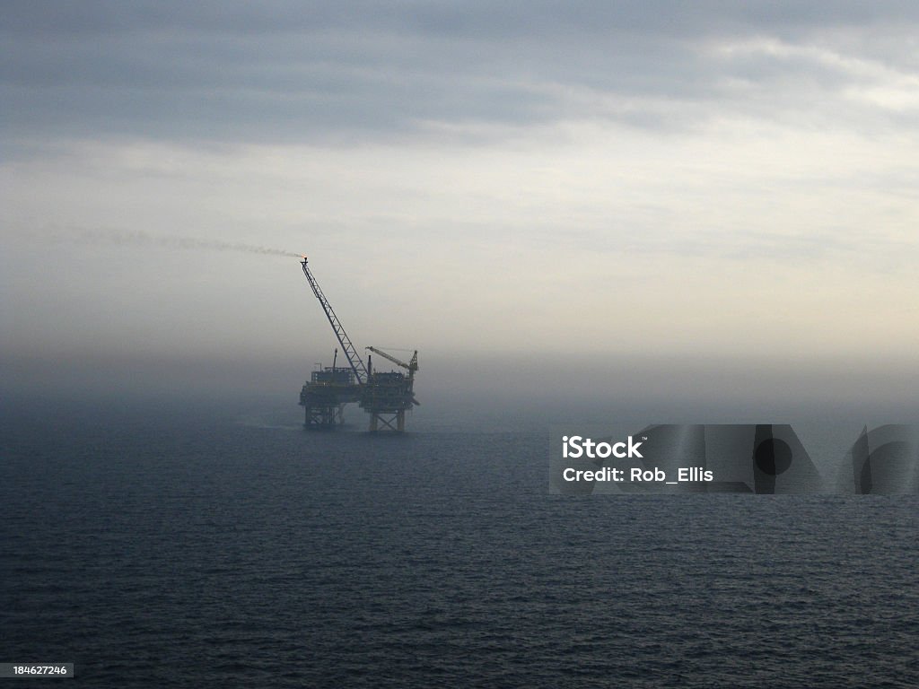 North Sea Oilrig Grau dawn - Lizenzfrei Ausrüstung und Geräte Stock-Foto