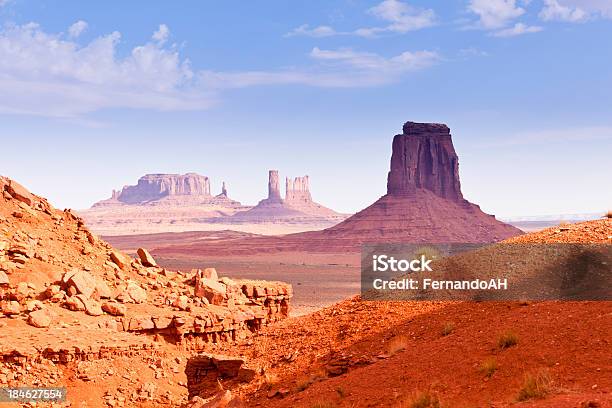 Monument Valley - Fotografie stock e altre immagini di Arizona - Arizona, Composizione orizzontale, Cultura Navajo