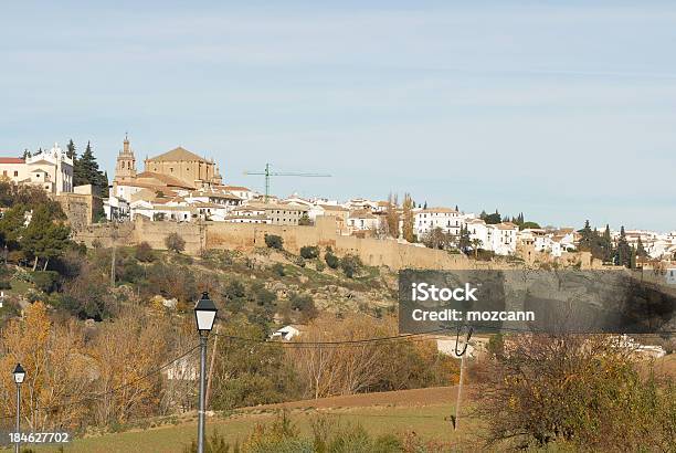 Ronda Cidade Parede - Fotografias de stock e mais imagens de Aldeia - Aldeia, Andaluzia, Antigo