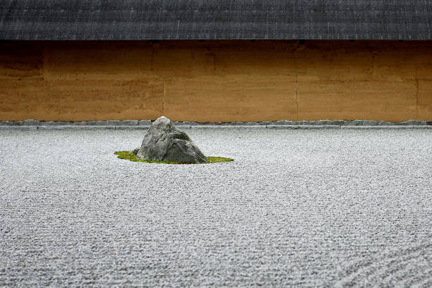 japonês jardim de pedra - rock garden imagens e fotografias de stock
