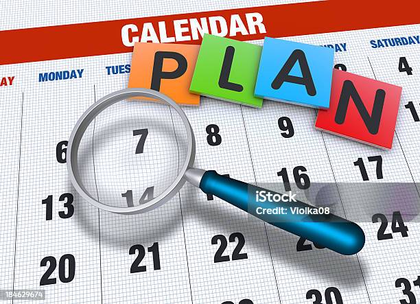 Calendario Con La Lente Dingrandimento - Fotografie stock e altre immagini di Agenda - Agenda, Riunione commerciale, Blocco per appunti