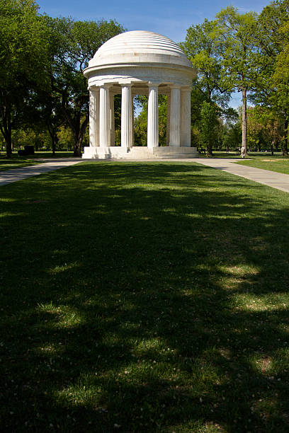 istock World War II Memorial, Washington USA 184630674