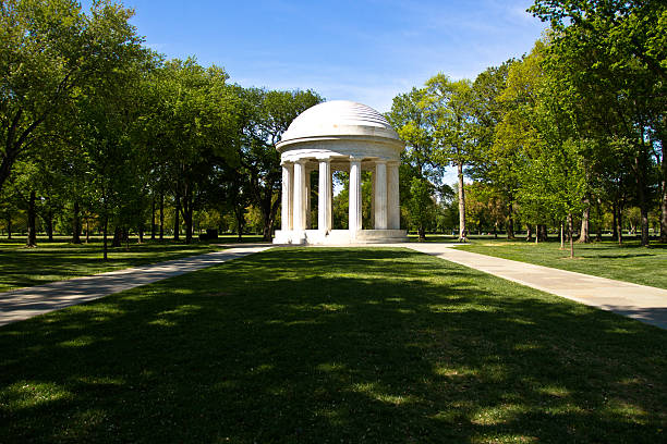 istock World War II Memorial, Washington USA 184630697