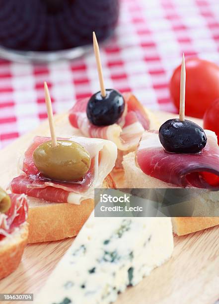 얇게 썬 프로슈토 올리브 치즈 및 체리 토마토 건조한에 대한 스톡 사진 및 기타 이미지 - 건조한, 고기, 그린 올리브