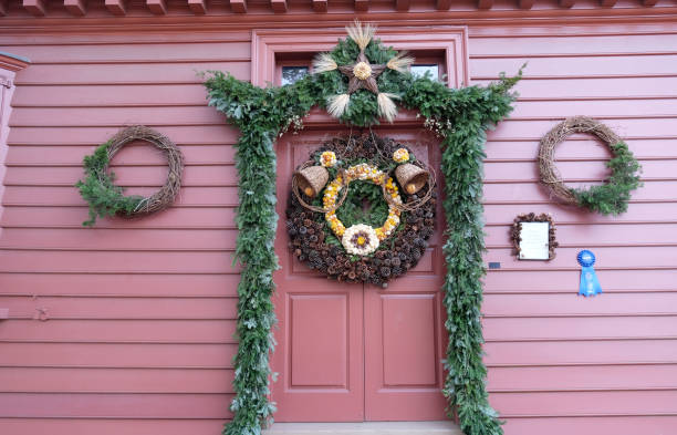 istock Colonial Christmas Wreaths 1846311605