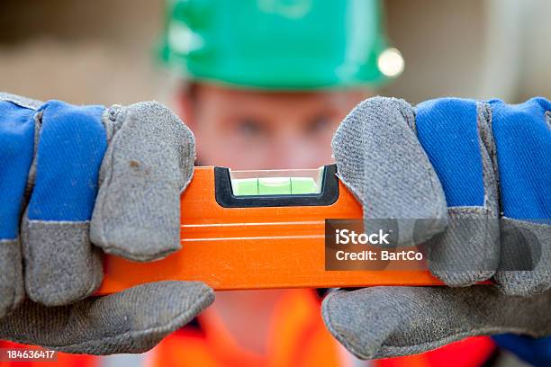 Foto de Nível De Mão De Canalizador e mais fotos de stock de Adulto - Adulto, Canalizador, Cano