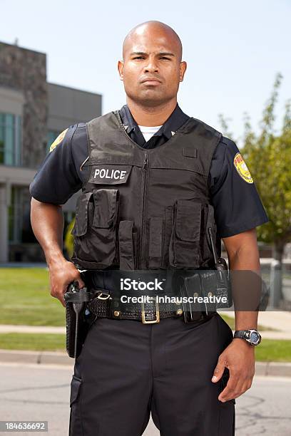 Afroamericana Oficial De Policía Foto de stock y más banco de imágenes de Cuerpo de policía - Cuerpo de policía, Retrato, Africano-americano