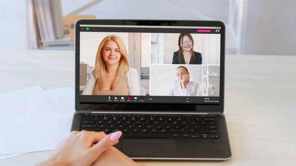istock Video discussion woman team laptop screen office 1846367710