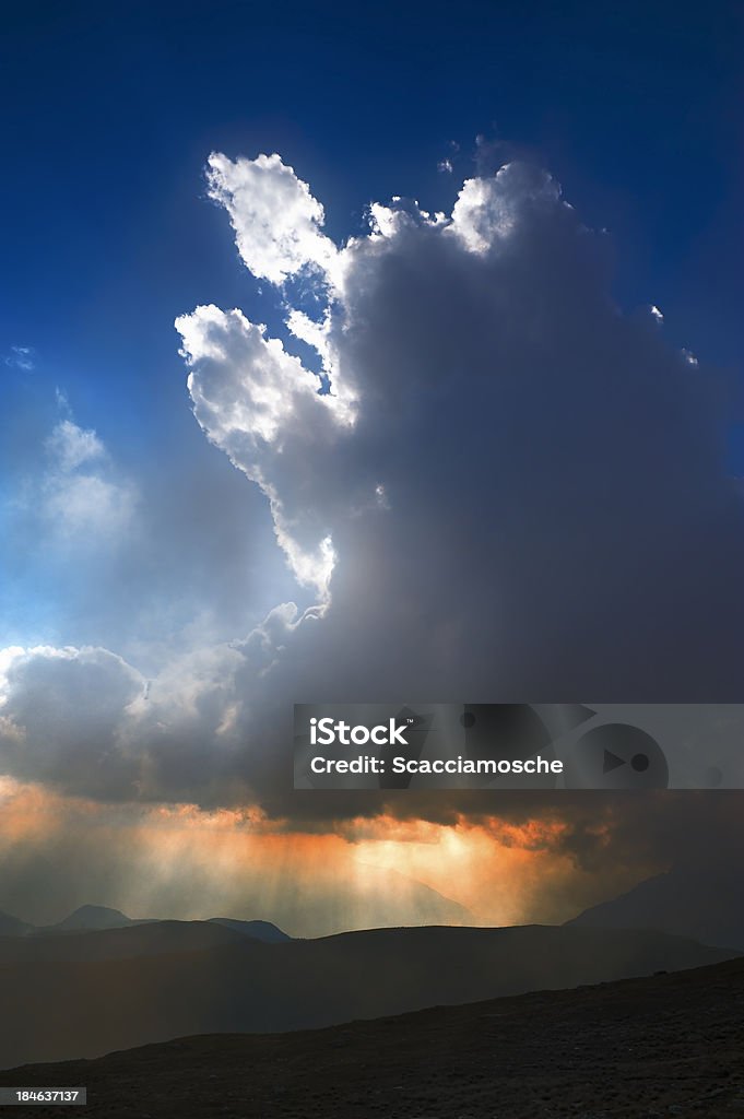 Nuages de pluie au coucher du soleil - Photo de Activité libre de droits