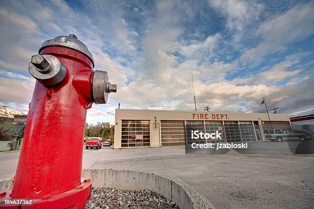 Hydrant Przeciwpożarowy - zdjęcia stockowe i więcej obrazów Bezpieczeństwo - Bezpieczeństwo, Bohater, Budynek z zewnątrz