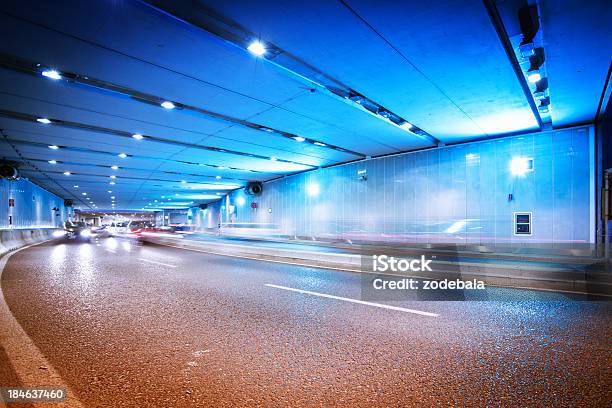 Auto In Einem Tunnel In Mailand Stockfoto und mehr Bilder von Mailand - Mailand, Städtische Straße, Architektur