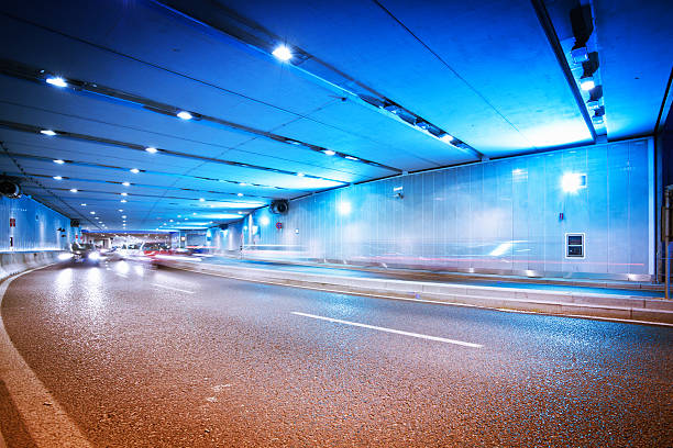 voiture dans un tunnel à milan - italy two lane highway driving people traveling photos et images de collection