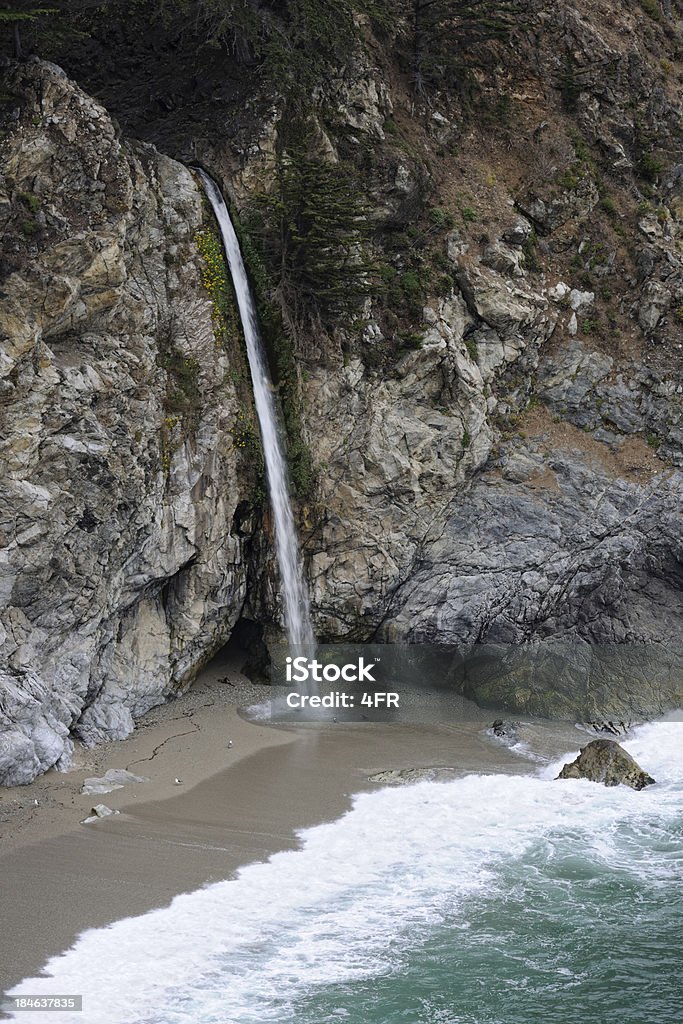 McWay-Wasserfall, Kalifornien, USA (XXXL - Lizenzfrei Ansicht aus erhöhter Perspektive Stock-Foto