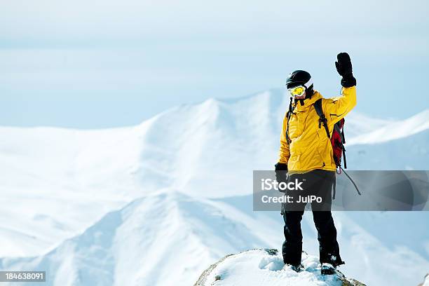 A Fora De Ir - Fotografias de stock e mais imagens de Snowboard - Snowboard, Adulto, Amarelo