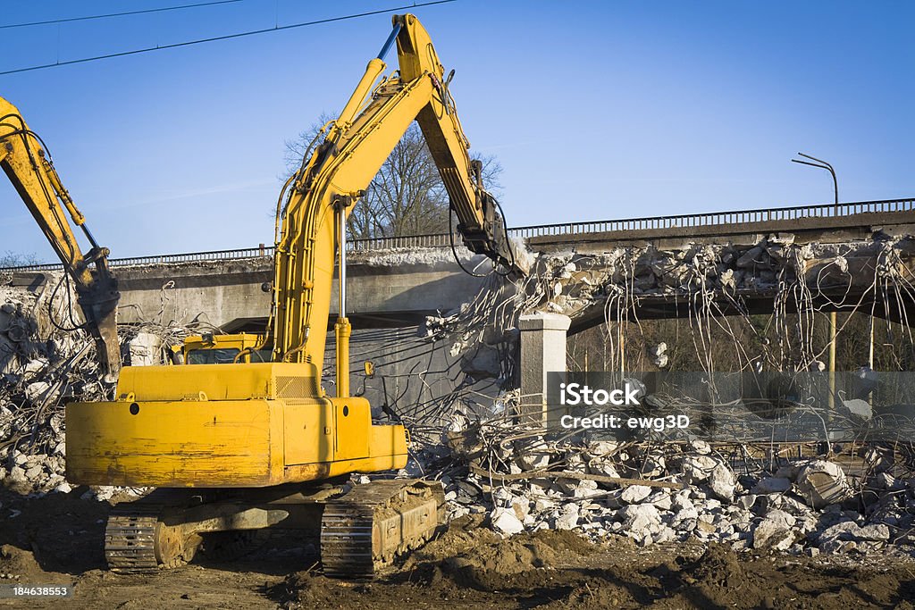 Excavatrices de travail - Photo de Pont libre de droits