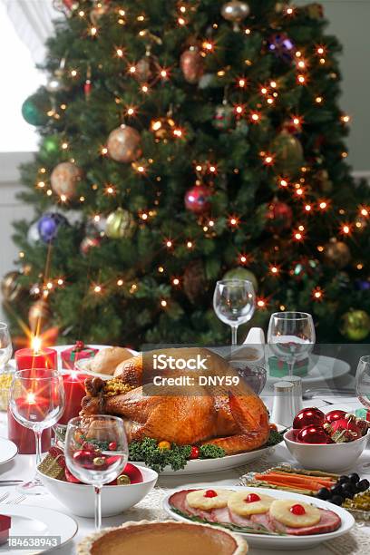 クリスマスディナークリスマスツリーの背景 - クリスマスのストックフォトや画像を多数ご用意 - クリスマス, 夕食, ダイニングテーブル