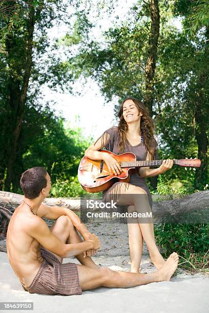 Melody Of Summer 기타-현악기에 대한 스톡 사진 및 기타 이미지 - 기타-현악기, 해변, 20-29세