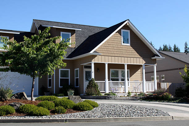 istock New Home With Large Porch 184639378