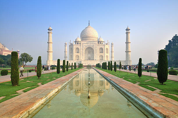 istock Taj Mahal sunrise with reflection 184639765
