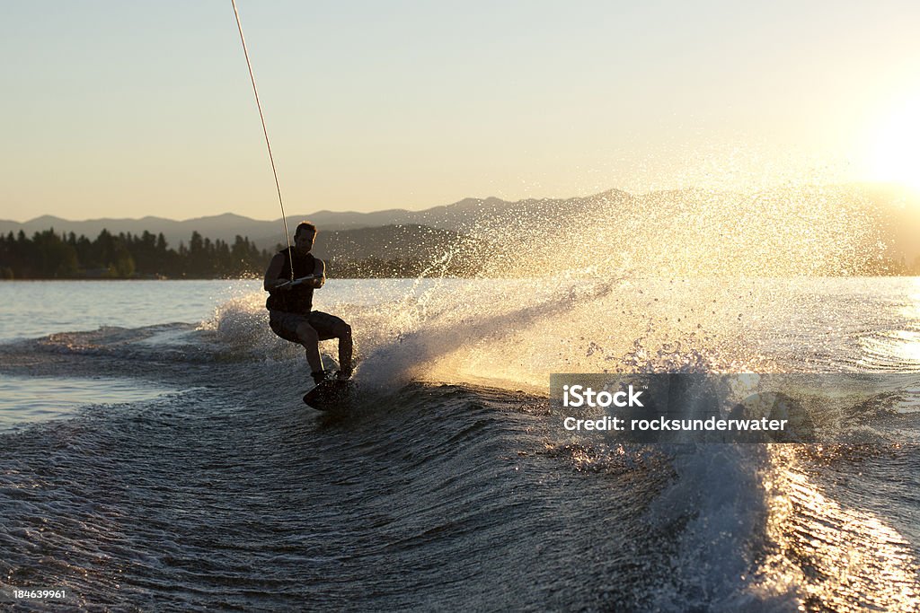 Despierta Boarder - Foto de stock de Esquí acuático en tabla de surf libre de derechos