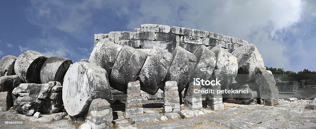Amplio columnas en el templo de apolo - Foto de stock de Anatolia libre de derechos