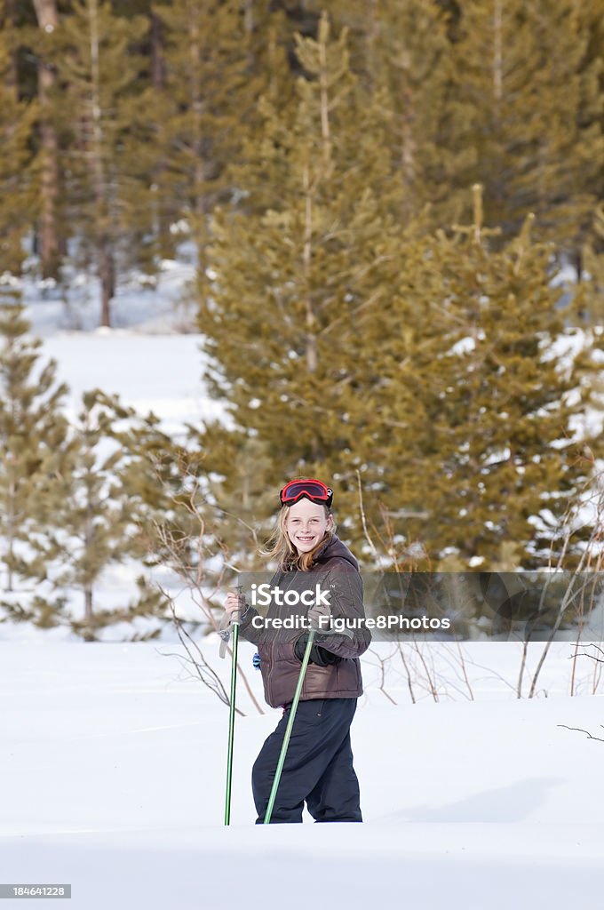 Prenant une pause dans la neige - Photo de 10-11 ans libre de droits