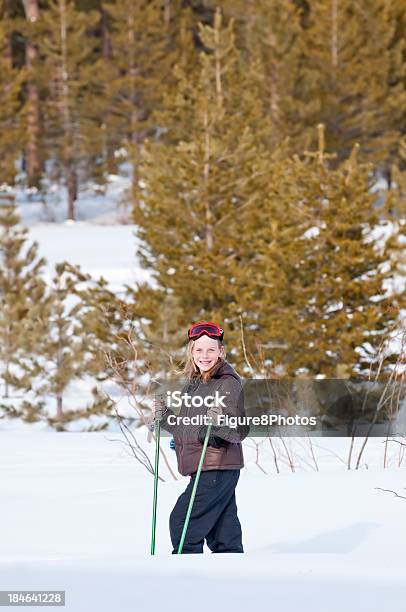 Foto de Fazer Uma Pausa Na Neve e mais fotos de stock de 10-11 Anos - 10-11 Anos, Adulto, Aeróbica