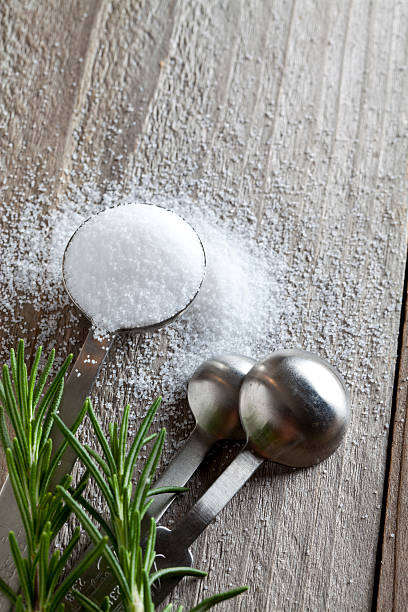 sal y azúcar con romero - sugar spoon salt teaspoon fotografías e imágenes de stock