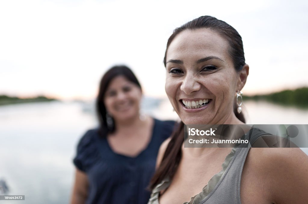 Zwei Hispanic Hausfrauen - Lizenzfrei Dick Stock-Foto