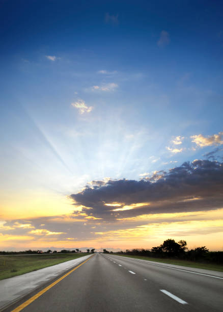 highway - disappearing nature vertical florida ストックフォトと画像