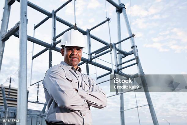 African American Inżynier W Kask Budowlany - zdjęcia stockowe i więcej obrazów Elektrownia - Elektrownia, Inżynier, Okulary ochronne