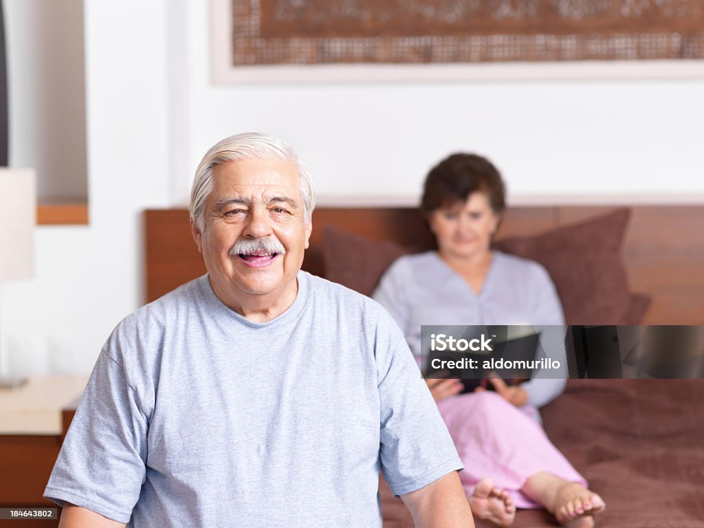 Altes Paar im Schlafzimmer - Lizenzfrei 60-64 Jahre Stock-Foto