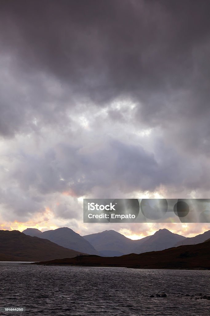 Sonnenuntergang am See Loch Arklet. - Lizenzfrei Abenddämmerung Stock-Foto