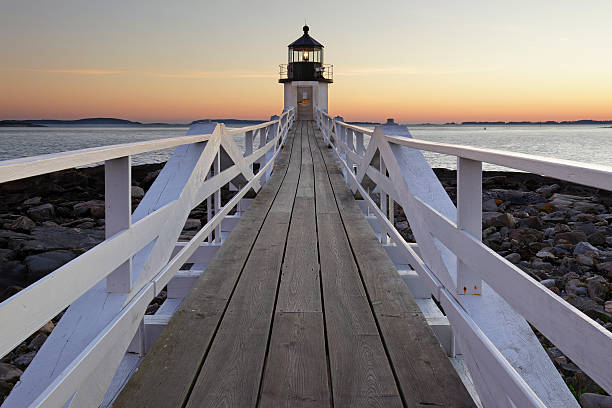 マーシャルポイント灯台 - maine marshall point lighthouse new england sea ストックフォトと画像