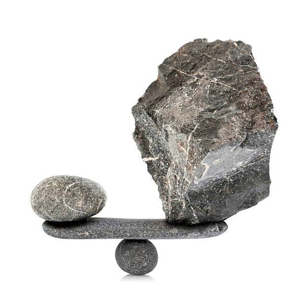 балансировка камнями - imbalance giant small large стоковые фото и изображения