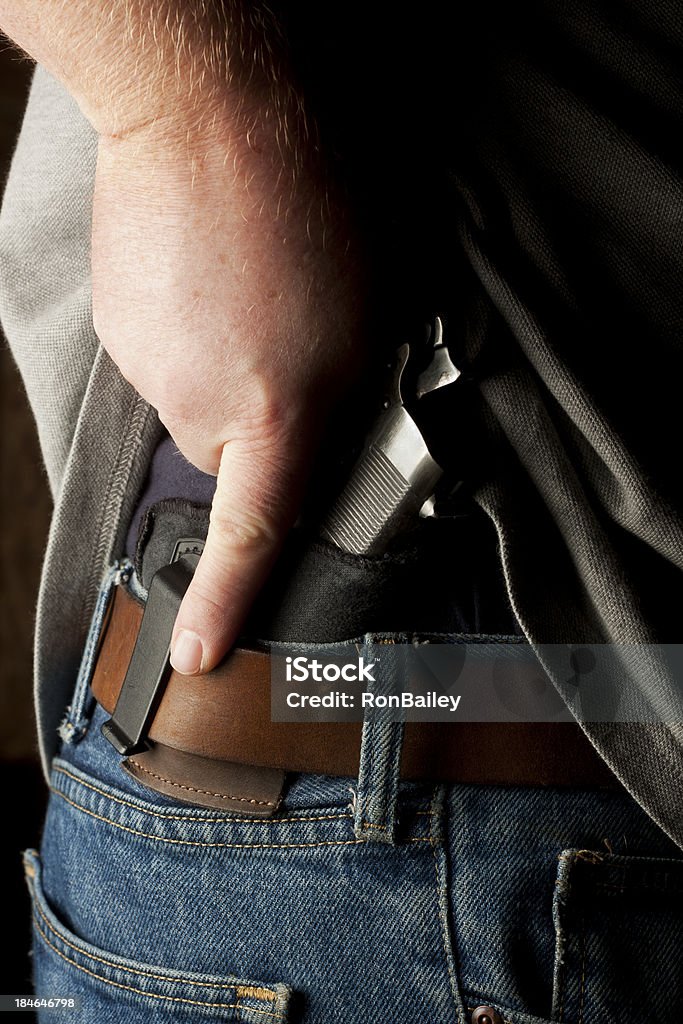 Oculta de mão desenhada de uma arma de fogo na cintura Holster a - Foto de stock de Assassino de Aluguel royalty-free