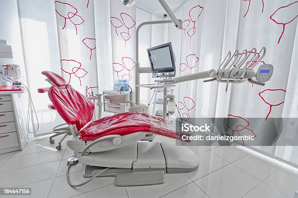 Ufficio Del Dentista - Fotografie stock e altre immagini di Ambientazione interna - Ambientazione interna, Ambulatorio dentistico, Apparecchiatura odontoiatrica