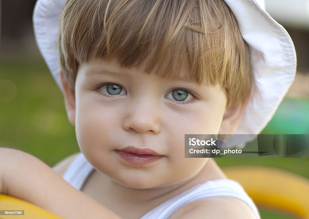 Mignon petit garçon - Photo de 12-17 mois libre de droits