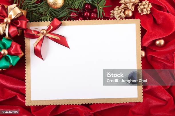 Tarjeta De Navidad Con Decoración Foto de stock y más banco de imágenes de Adorno de navidad - Adorno de navidad, Blanco - Color, Borde