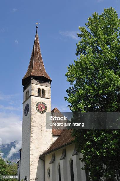 Castello Di Chiesa In Interlaken - Fotografie stock e altre immagini di Albero - Albero, Alpi Bernesi, Architettura