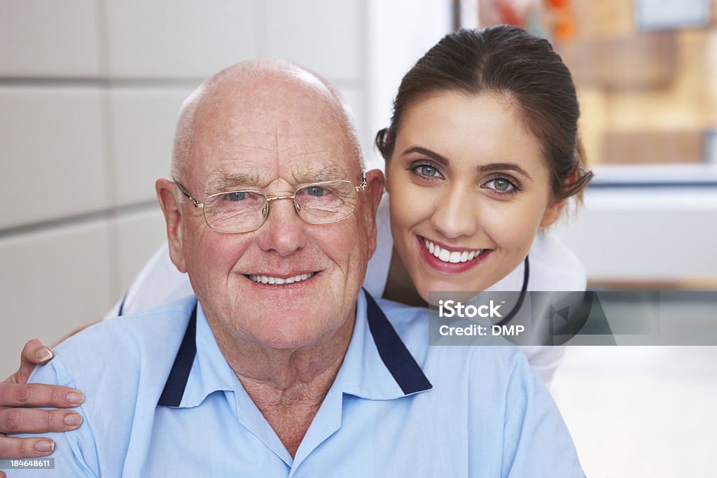 Krankenschwester und Senior Mann Porträt - Lizenzfrei Alter Erwachsener Stock-Foto