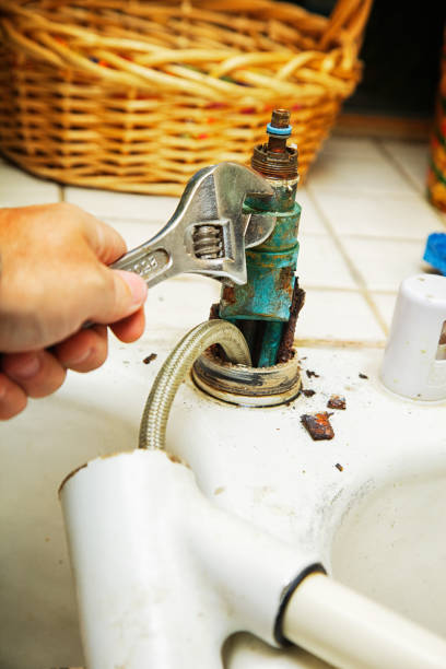 istock Repair Kitchen Sink Faucet 184649292