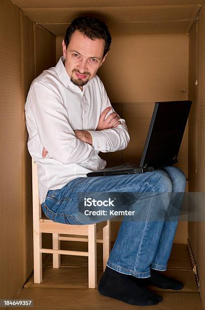 Büro In Einer Box Stockfoto und mehr Bilder von Klein - Klein, Stuhl, Erwachsene Person