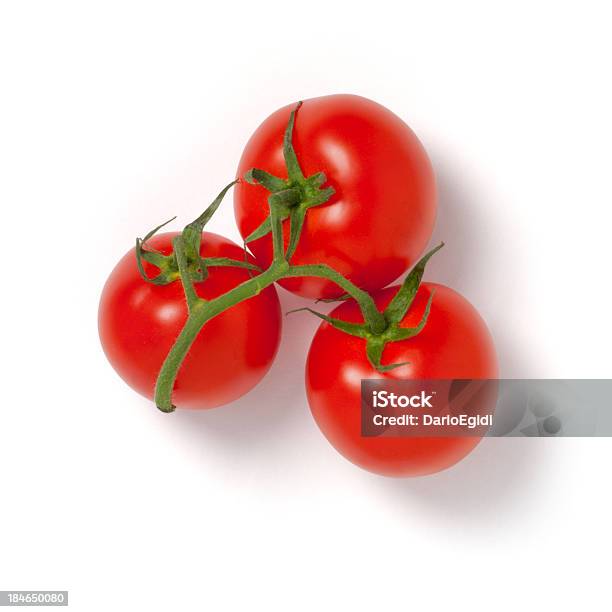 3 레드 어린 Ciliegino 토마토 흰색 배경 토마토-채소에 대한 스톡 사진 및 기타 이미지 - 토마토-채소, 포도 토마토, 다발