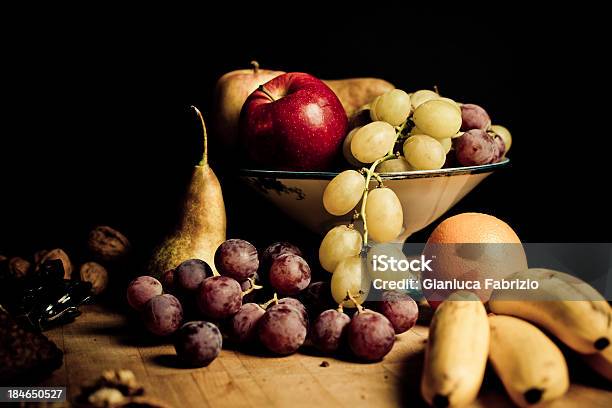 Photo libre de droit de Nature Morte Avec Fruits Et De Bananes Automne banque d'images et plus d'images libres de droit de Aliments et boissons - Aliments et boissons, Automne, Banane - Fruit exotique