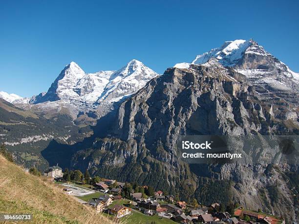 Vista De Eiger Foto de stock y más banco de imágenes de Aire libre - Aire libre, Aldea, Aldea de montaña