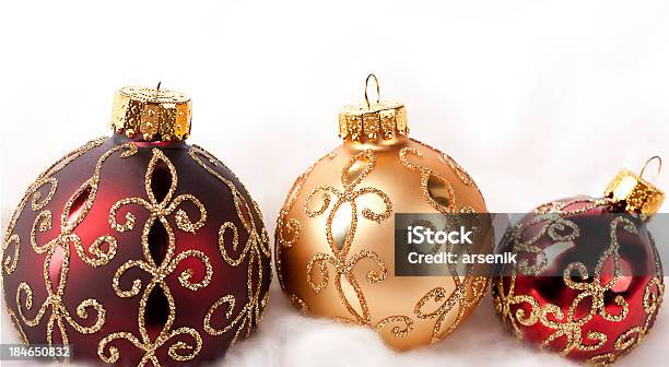 Foto de Enfeites Natal e mais fotos de stock de Bola de Árvore de Natal - Bola de Árvore de Natal, Comemoração - Evento, Decoração