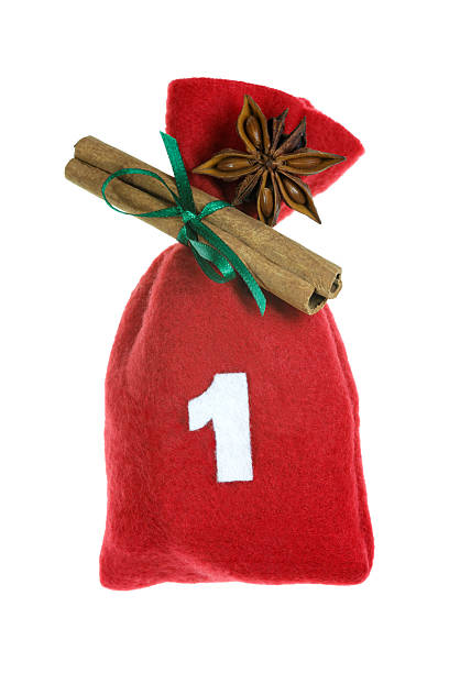 красный рождественский сумка для рождественский календарь изолирован на белом - advent calendar christmas christmas present sack стоковые фото и изображения